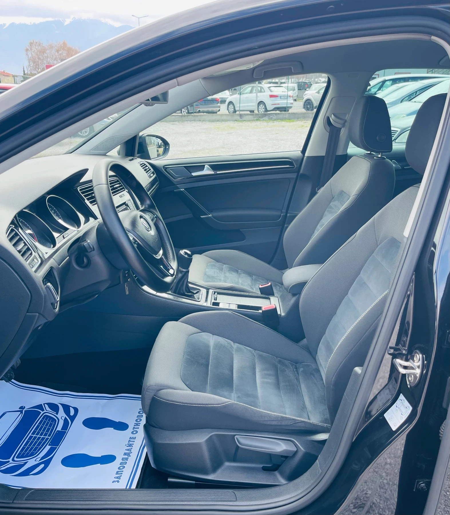 VW Golf 2.0 TDI Highline * Full LED* Сервизна история* , снимка 9 - Автомобили и джипове - 54383709