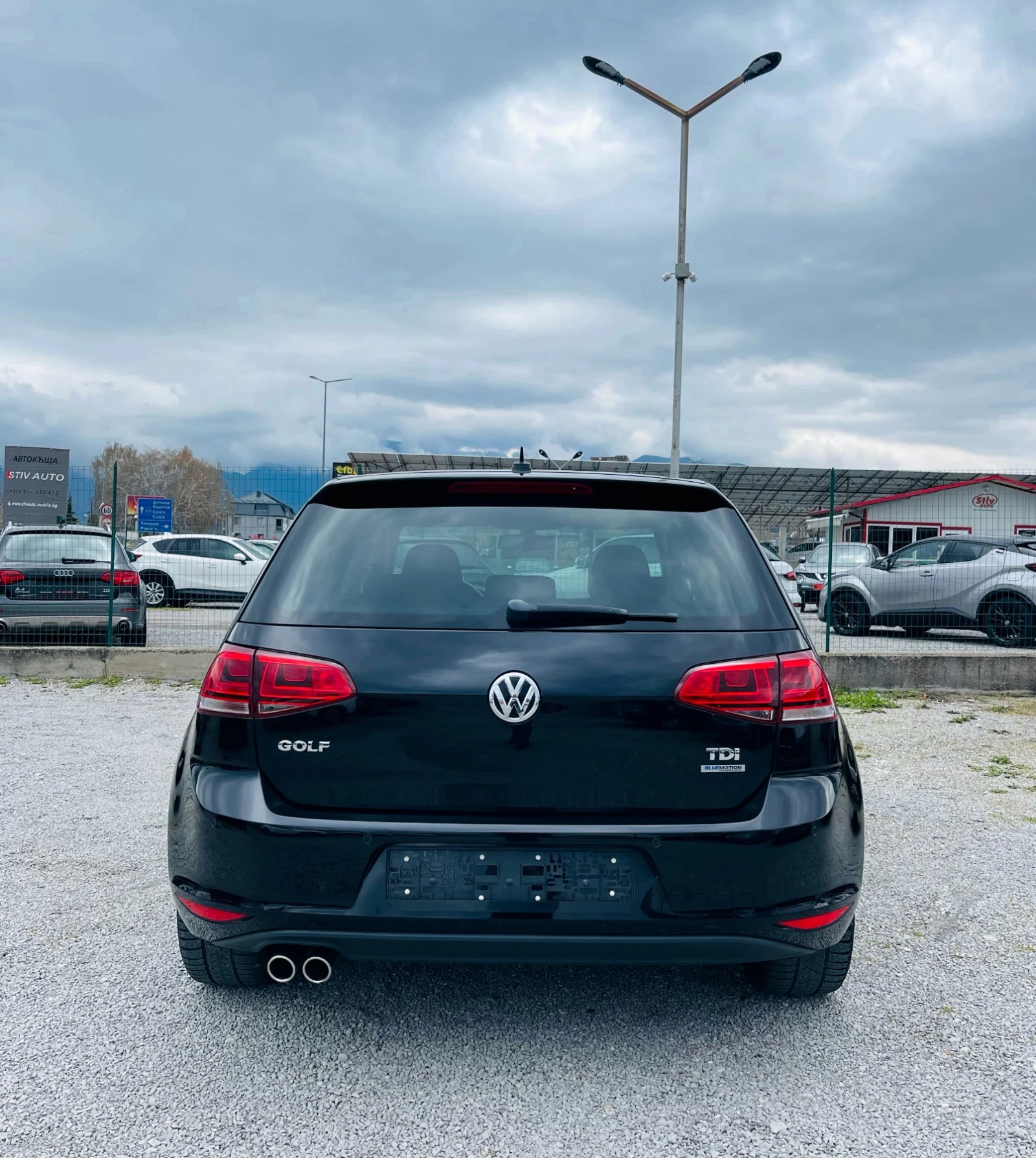 VW Golf 2.0 TDI Highline * Full LED* Сервизна история* , снимка 6 - Автомобили и джипове - 54383709