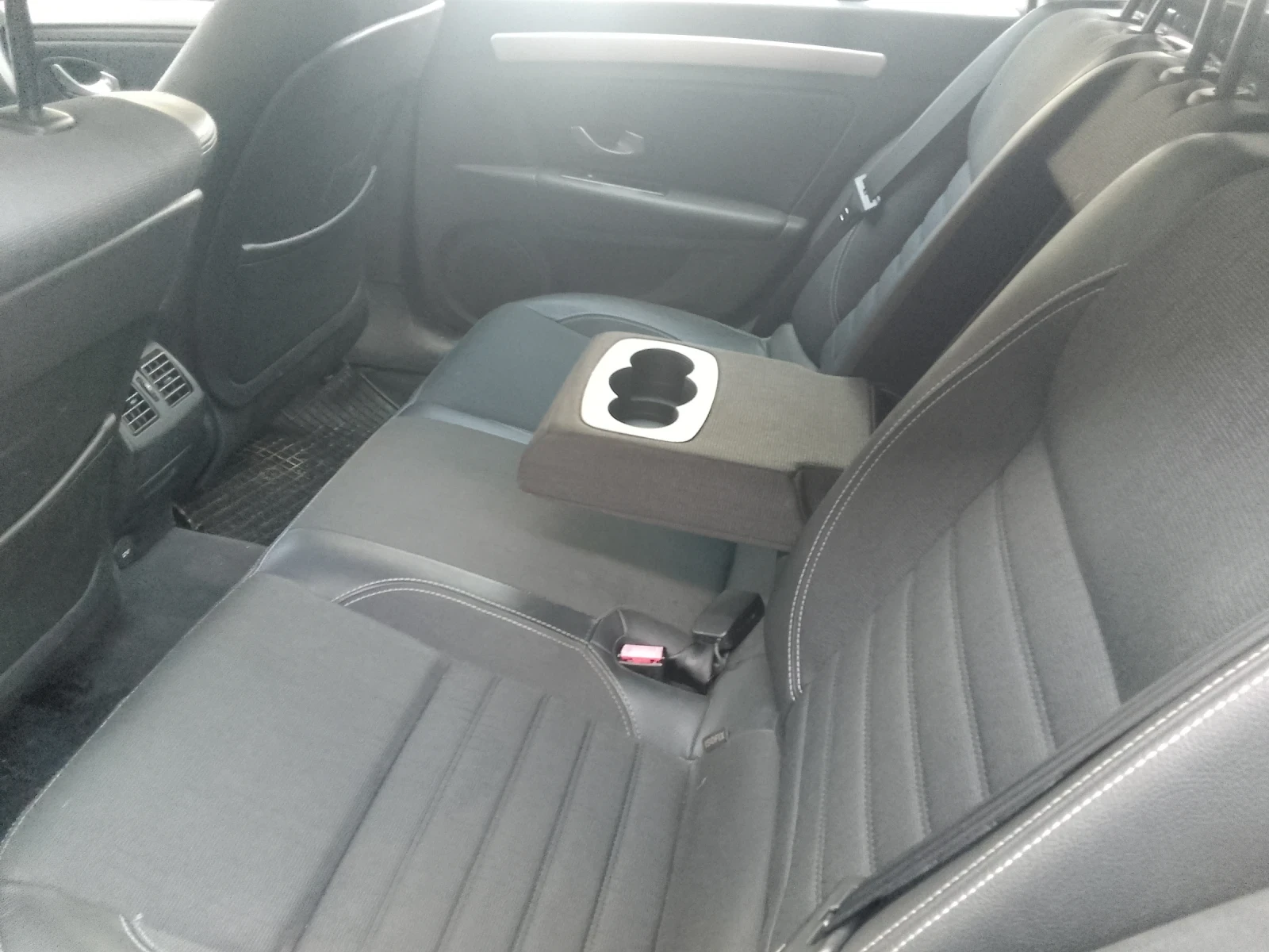 Renault Laguna 3, снимка 3 - Автомобили и джипове - 54480646