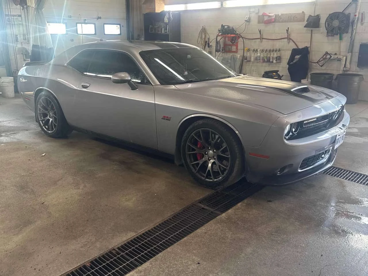 Dodge Challenger SRT 392 | CARFAX | БЕЗ ПЪРВОНАЧАЛНА ВНОСКА, снимка 4 - Автомобили и джипове - 54931963