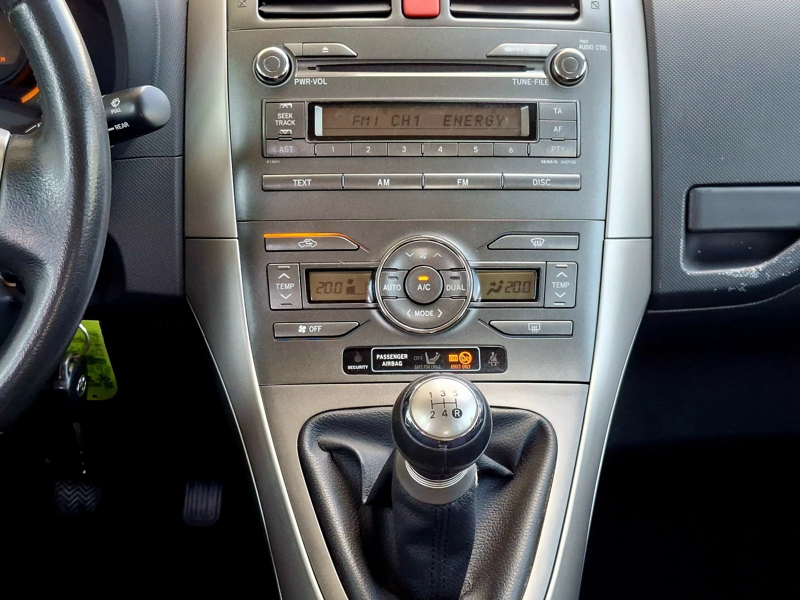 Toyota Auris 1.4 i -SOL-176000км., снимка 12 - Автомобили и джипове - 55148136