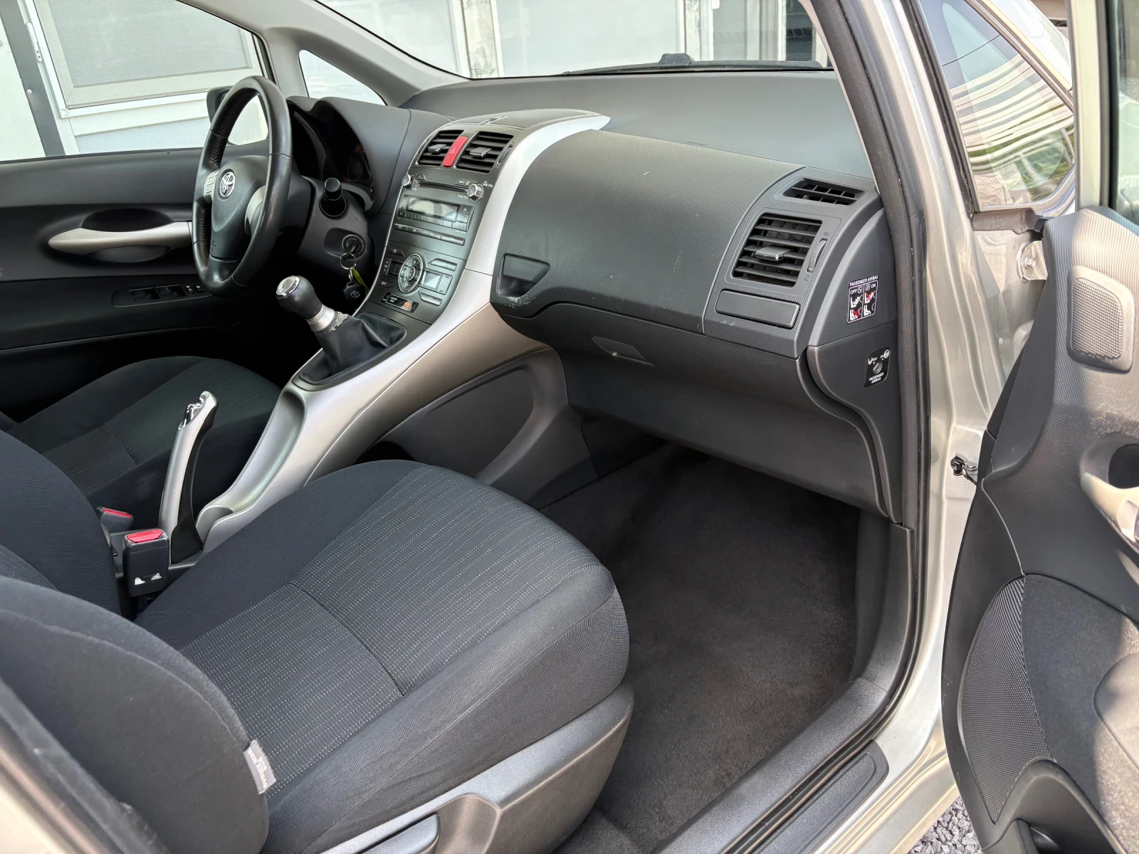 Toyota Auris 1.4 i -SOL-176000км., снимка 9 - Автомобили и джипове - 55148136