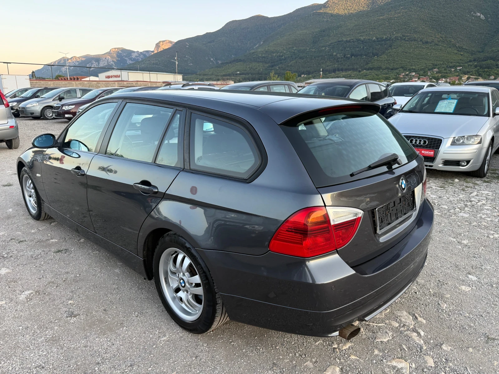 BMW 318 318 I 130 к.с. УНИКАТ, снимка 9 - Автомобили и джипове - 55532676
