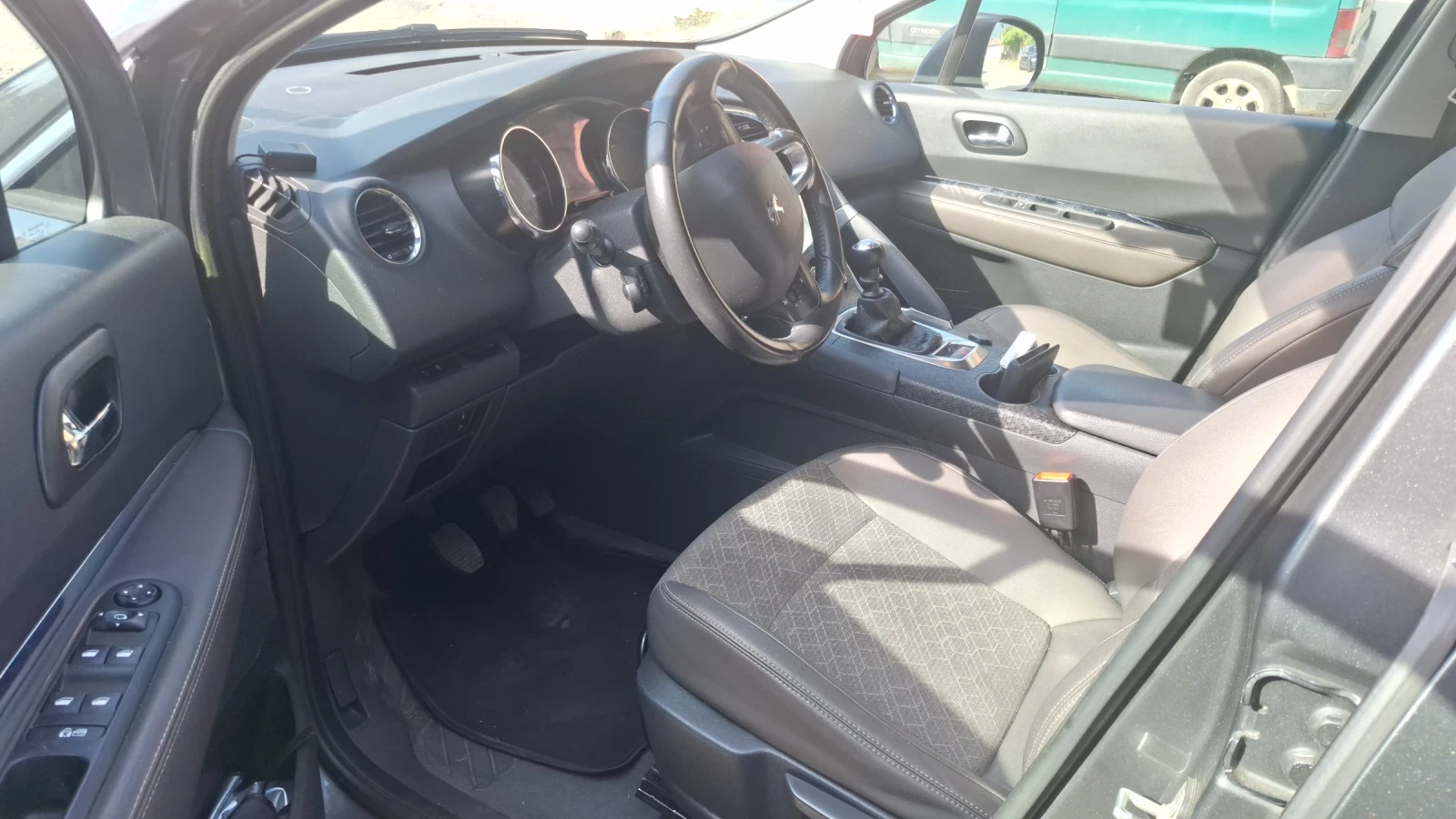 Peugeot 3008 1.6 HDI, снимка 8 - Автомобили и джипове - 55969730