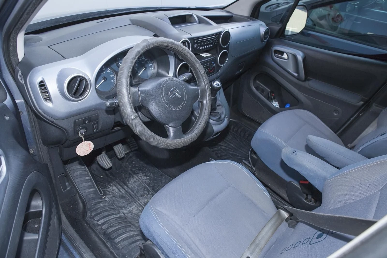Citroen Berlingo 1.6 HDI, снимка 16 - Автомобили и джипове - 55829187