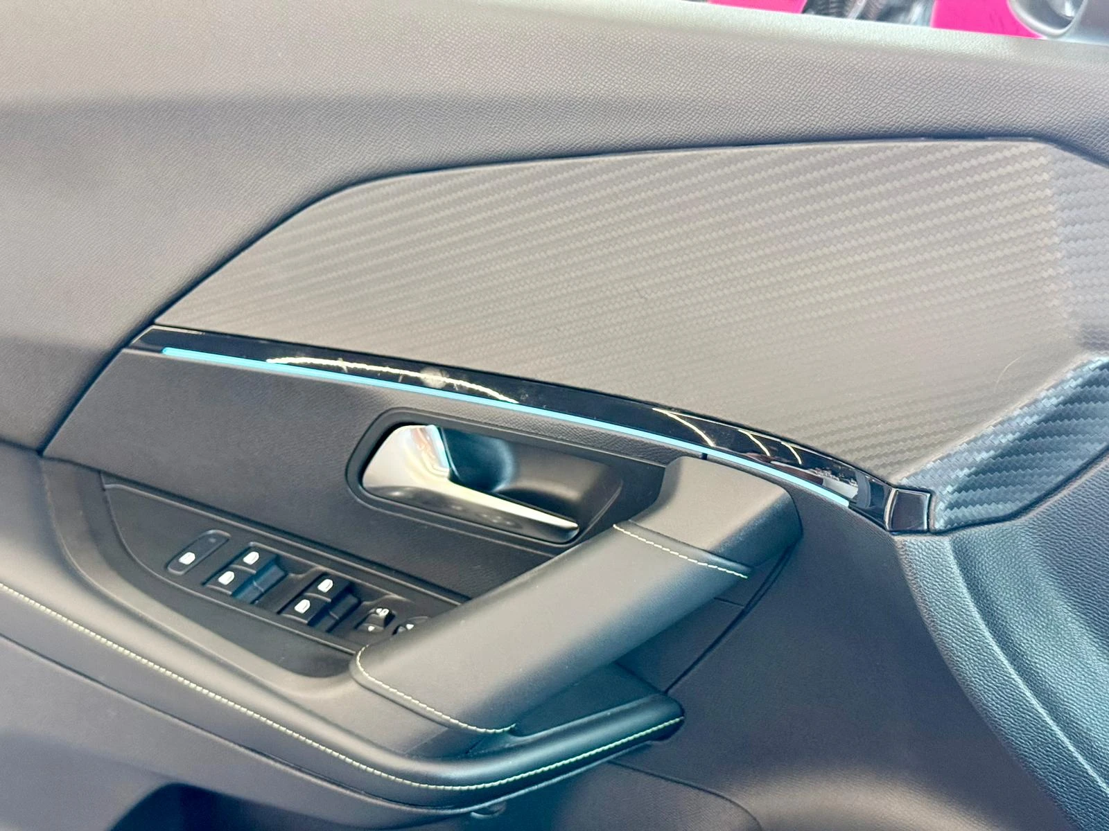 Peugeot 2008 GT* FULL* Pano* Подгрев* ЛИЗИНГ, снимка 7 - Автомобили и джипове - 55842747