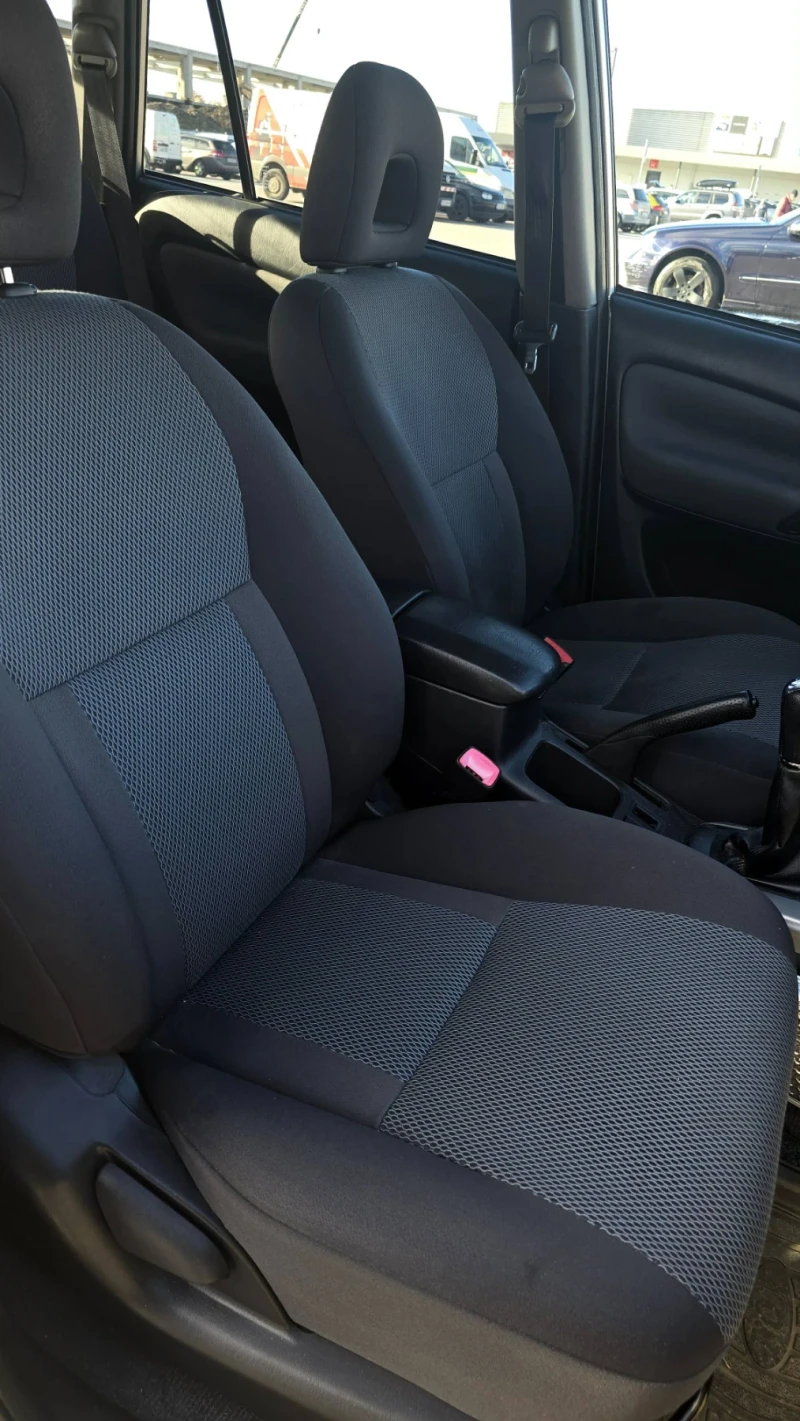 Toyota Rav4 Напълно обслужен / 4х4, снимка 8 - Автомобили и джипове - 52615913