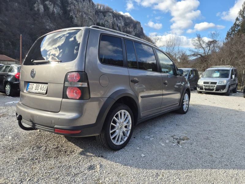 VW Touran CROSS 7местен кожа NAVI, снимка 5 - Автомобили и джипове - 52945107