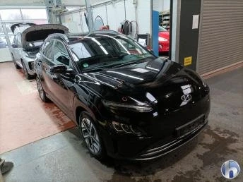 Hyundai Kona Premium 64 kWh, кожен салон