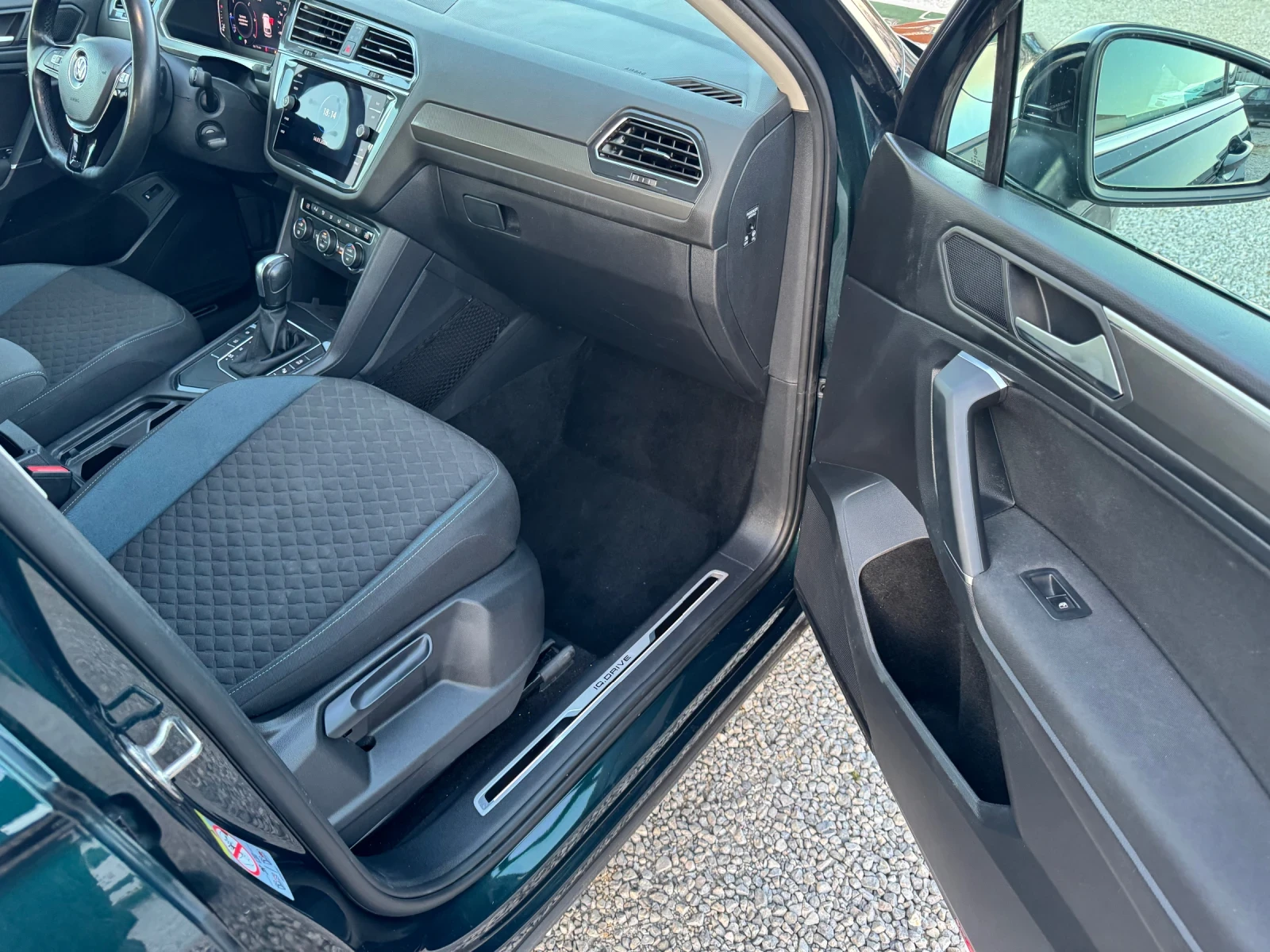 VW Tiguan Allspace IQ Drive / 2.0d / ТОП / , снимка 12 - Автомобили и джипове - 53844380