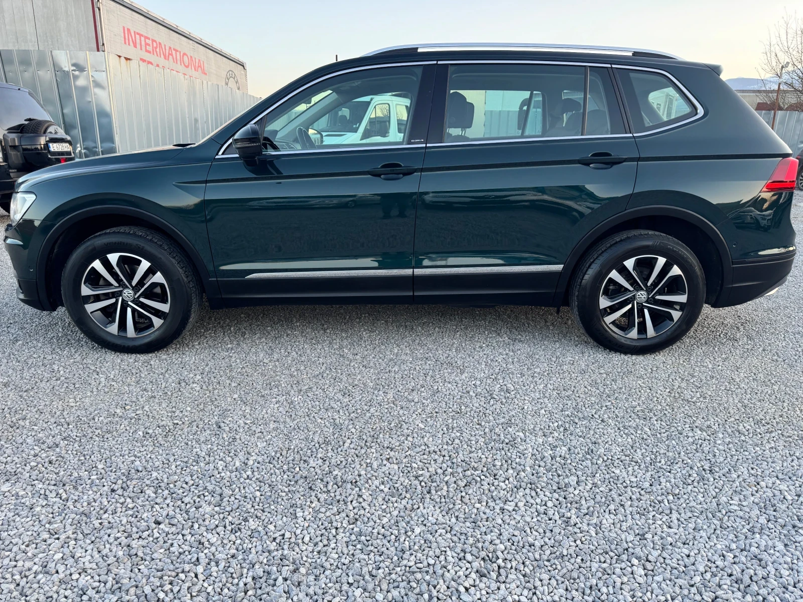 VW Tiguan Allspace IQ Drive / 2.0d / ТОП / , снимка 6 - Автомобили и джипове - 53844380