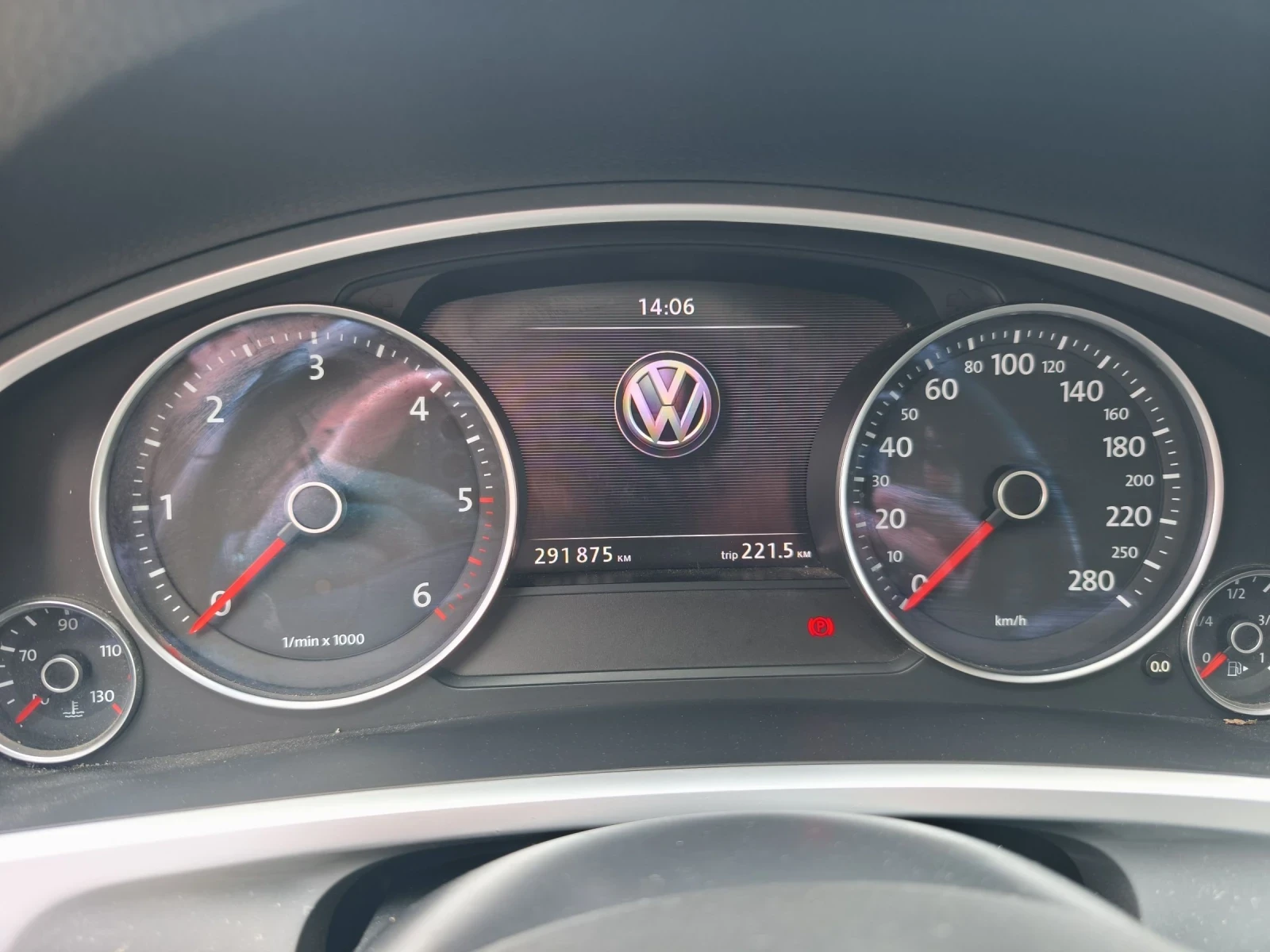 VW Touareg, снимка 3 - Автомобили и джипове - 54097957