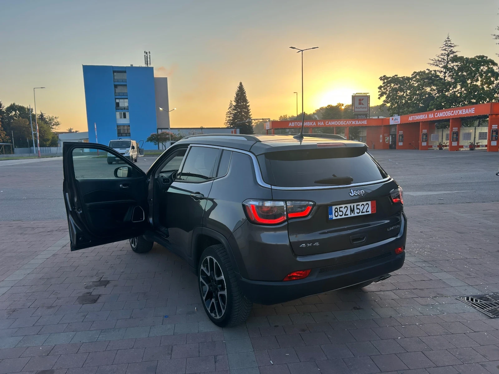 Jeep Compass 2.0d 170к.с. Limited , снимка 3 - Автомобили и джипове - 55411950