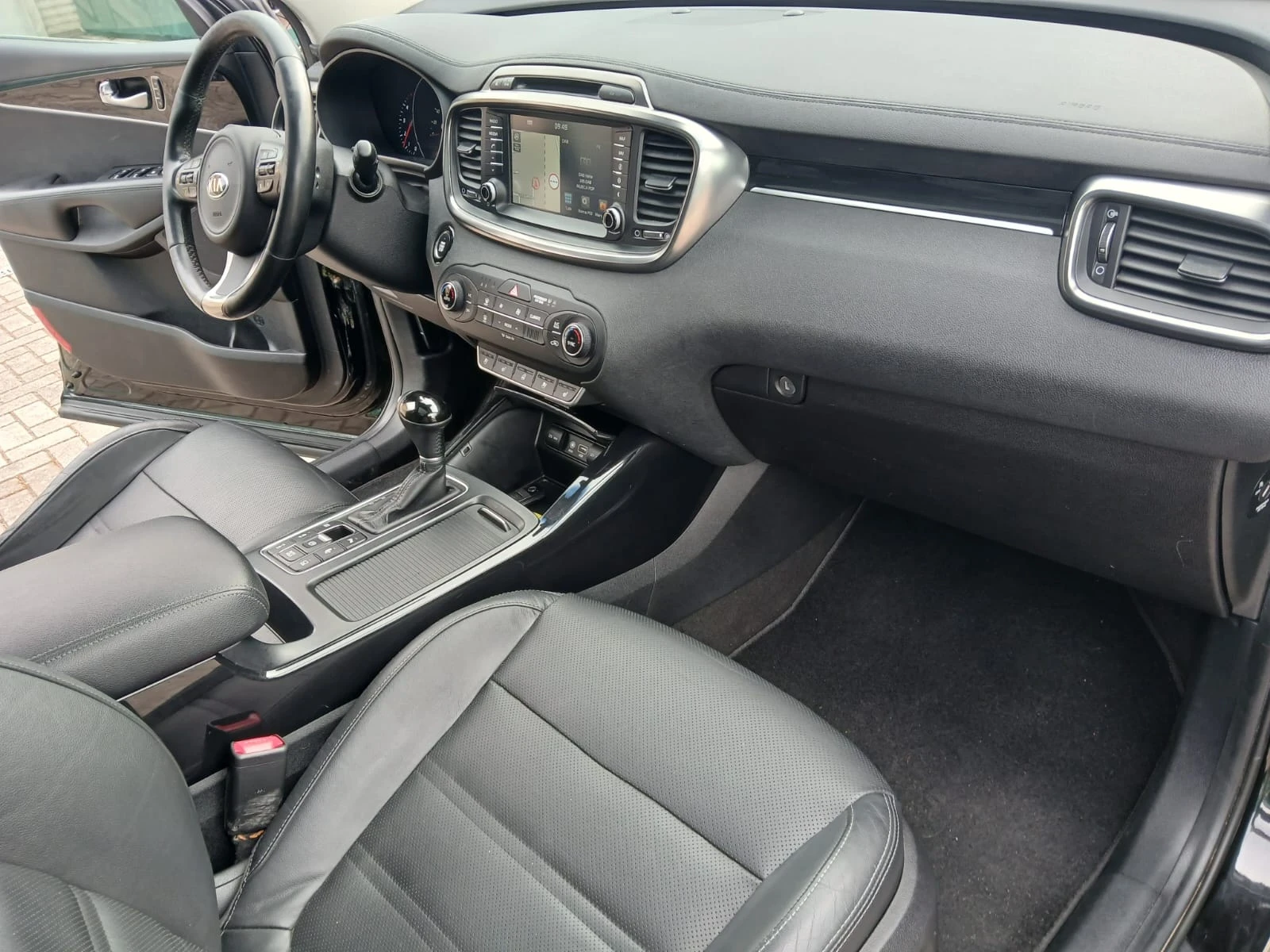 Kia Sorento  КАТО НОВА , снимка 5 - Автомобили и джипове - 54964761