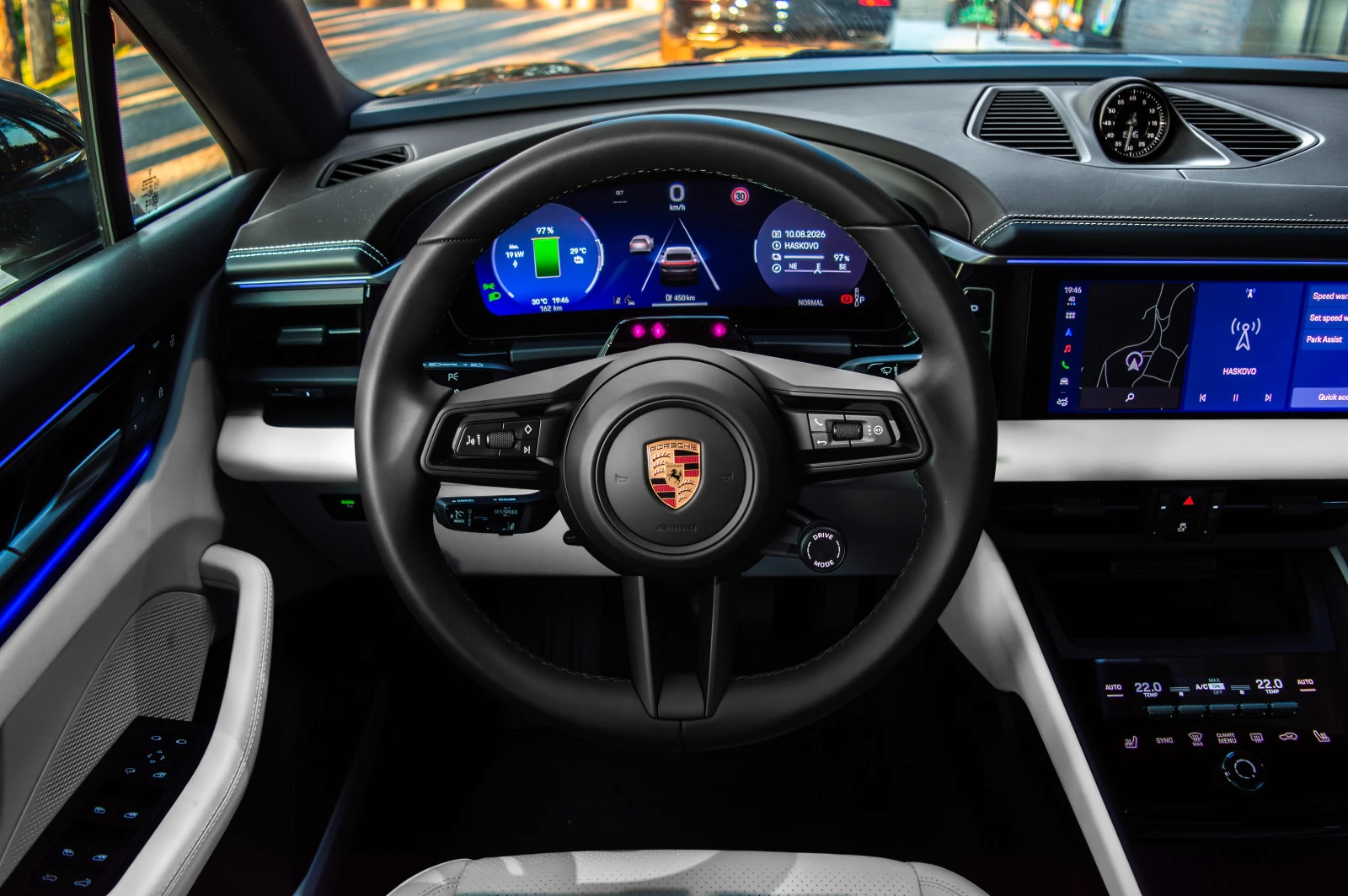 Porsche Macan 4 Electric НОВ, снимка 8 - Автомобили и джипове - 55650794