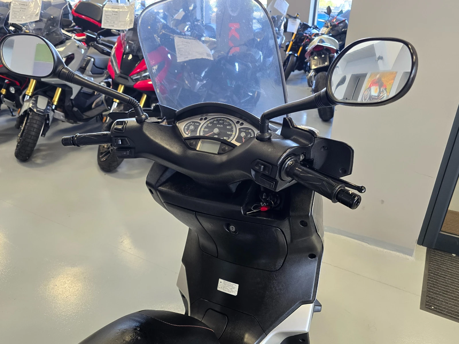Yamaha X-max 250ie, 2008г., снимка 8 - Мотоциклети и мототехника - 55584353