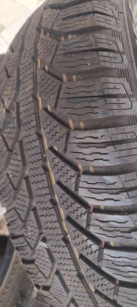 Гуми Зимни 185/65R15, снимка 4