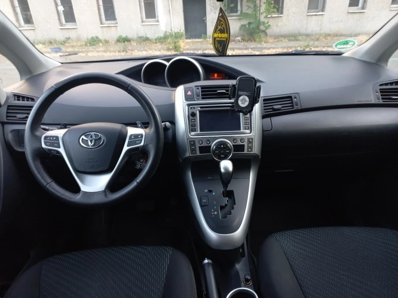 Toyota Verso 1.8 VVTI AUT, снимка 13 - Автомобили и джипове - 47391216