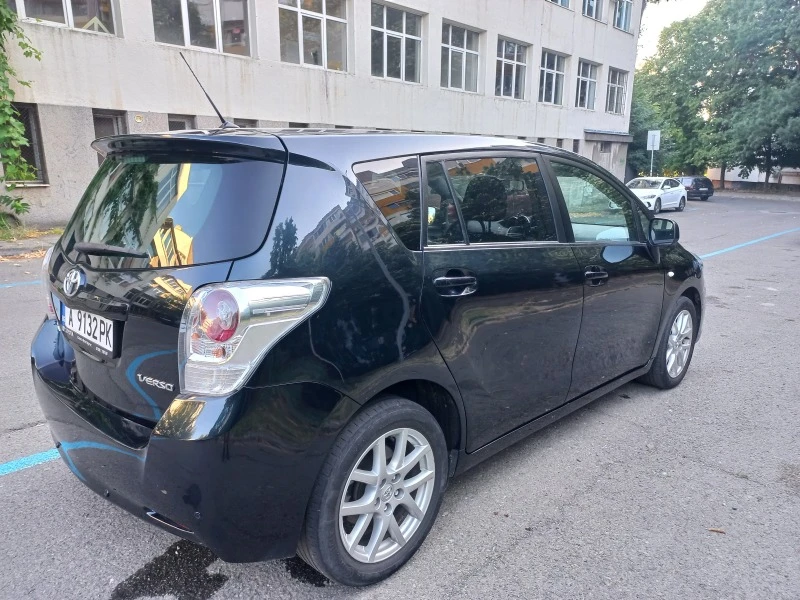 Toyota Verso 1.8 VVTI AUT, снимка 4 - Автомобили и джипове - 47391216