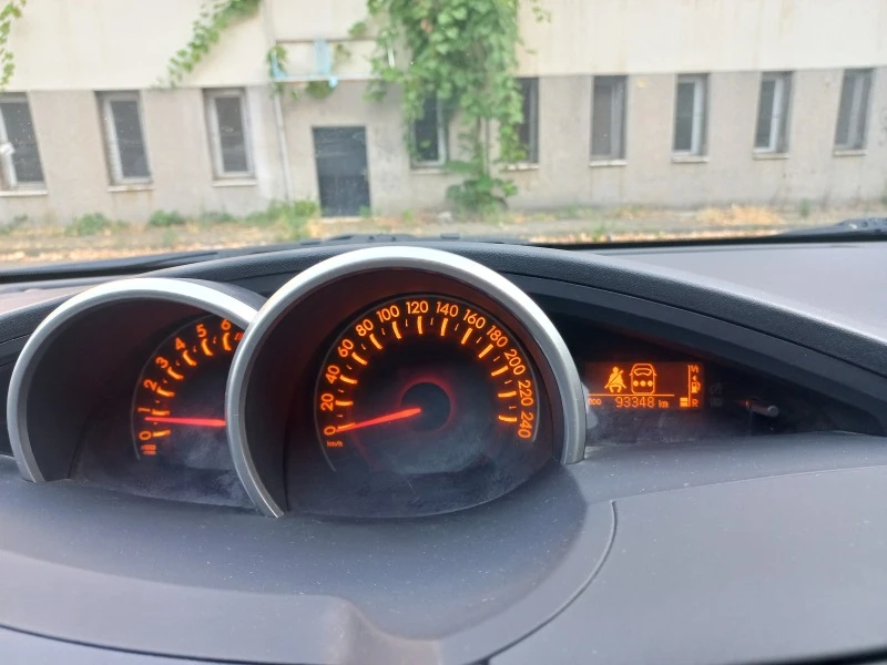 Toyota Verso 1.8 VVTI AUT, снимка 10 - Автомобили и джипове - 47391216