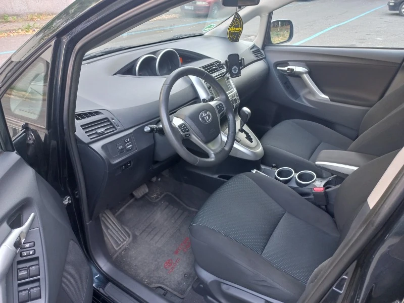 Toyota Verso 1.8 VVTI AUT, снимка 11 - Автомобили и джипове - 47391216