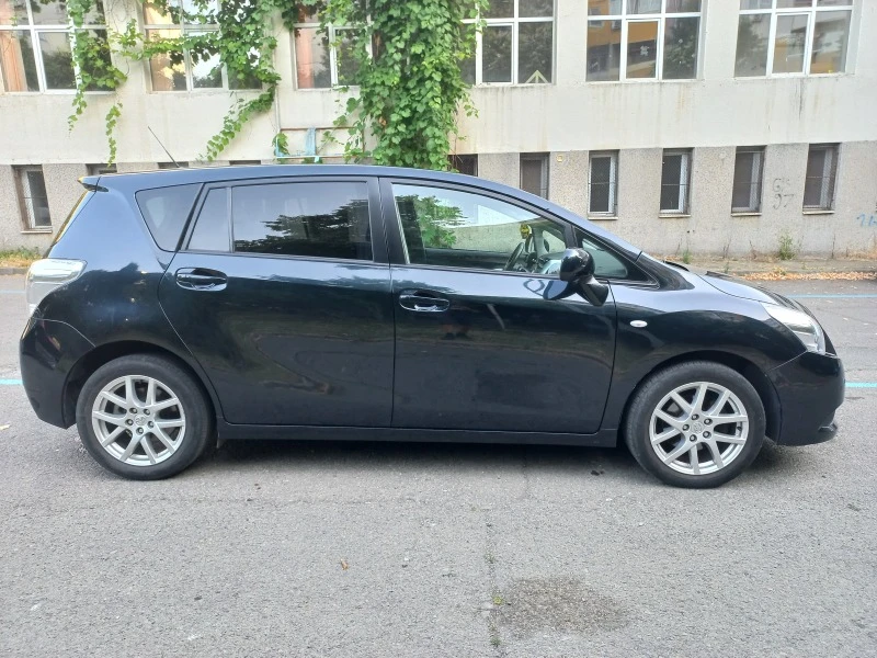 Toyota Verso 1.8 VVTI AUT, снимка 3 - Автомобили и джипове - 47391216