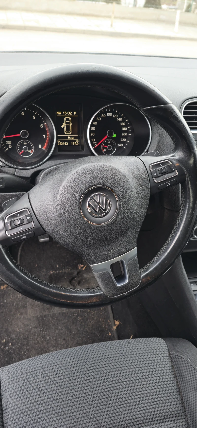 VW Golf 1.2TSI 105к.с., снимка 4 - Автомобили и джипове - 48680679