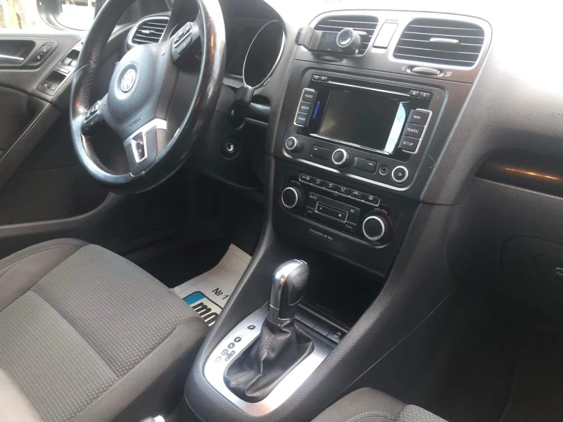 VW Golf 1.2TSI 105к.с., снимка 2 - Автомобили и джипове - 48680679