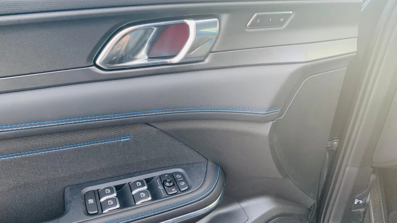 LynkCo 01 1.5PHEV/261HP/PANO/360/MEMO/LED/NAVI/KLESS/527g, снимка 13 - Автомобили и джипове - 52236128