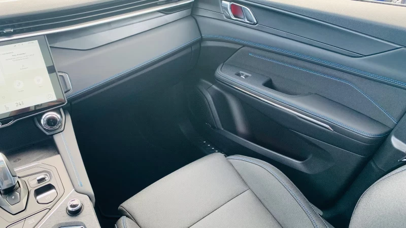 LynkCo 01 1.5PHEV/261HP/PANO/360/MEMO/LED/NAVI/KLESS/527g, снимка 12 - Автомобили и джипове - 52236128