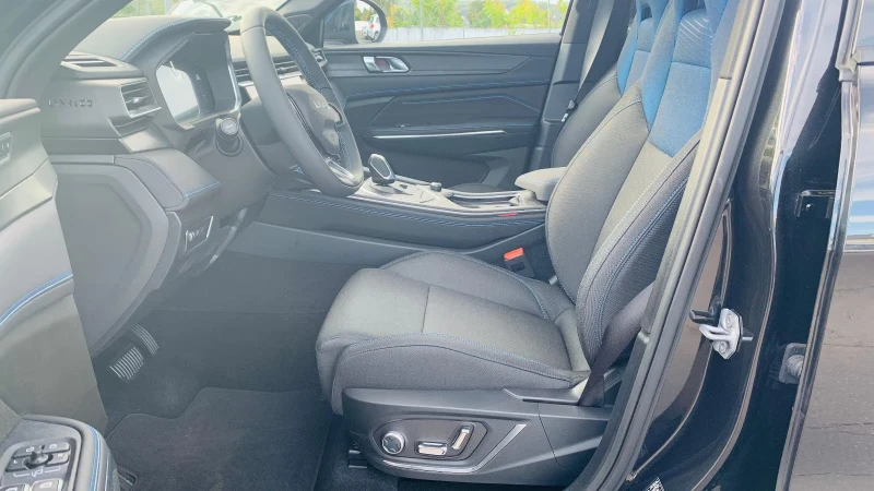 LynkCo 01 1.5PHEV/261HP/PANO/360/MEMO/LED/NAVI/KLESS/527g, снимка 8 - Автомобили и джипове - 52236128