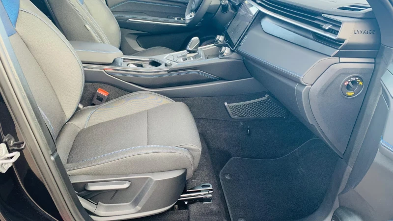 LynkCo 01 1.5PHEV/261HP/PANO/360/MEMO/LED/NAVI/KLESS/527g, снимка 14 - Автомобили и джипове - 52236128