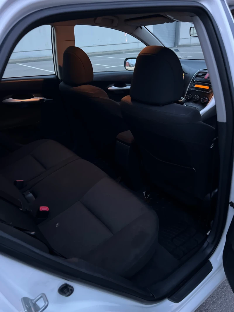 Toyota Auris 1.33VVTi, снимка 10 - Автомобили и джипове - 52849730