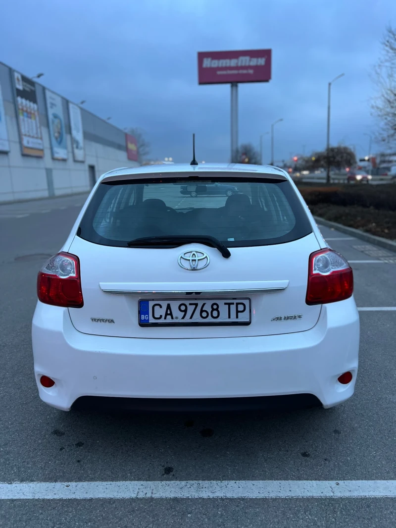 Toyota Auris 1.33VVTi, снимка 4 - Автомобили и джипове - 52849730