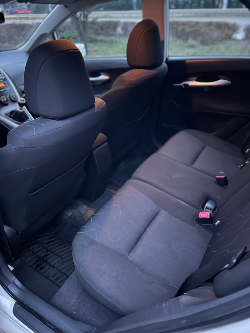 Toyota Auris 1.33VVTi, снимка 9 - Автомобили и джипове - 52849730