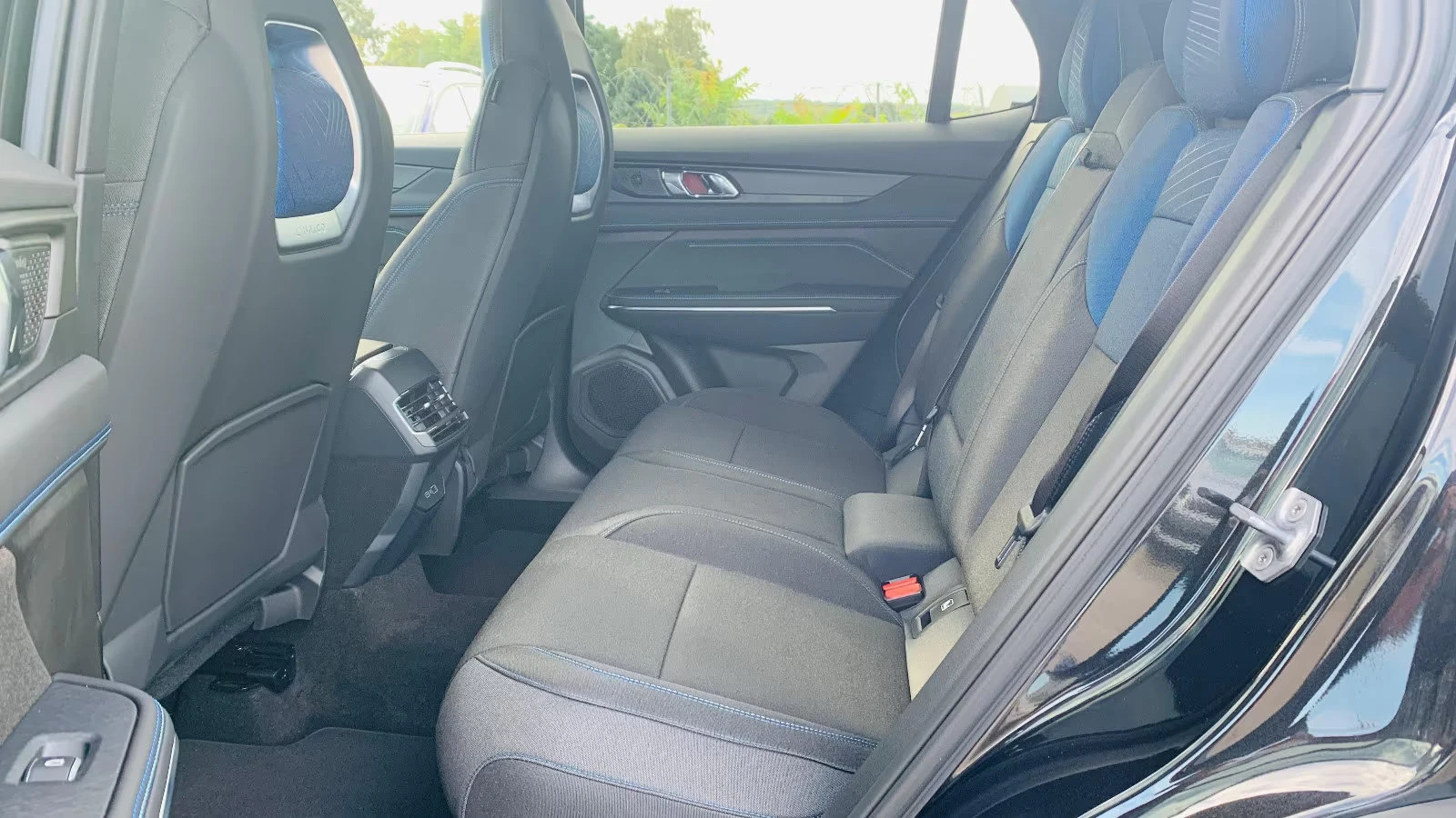 LynkCo 01 1.5PHEV/261HP/PANO/360/MEMO/LED/NAVI/KLESS/527g | Mobile.bg   15