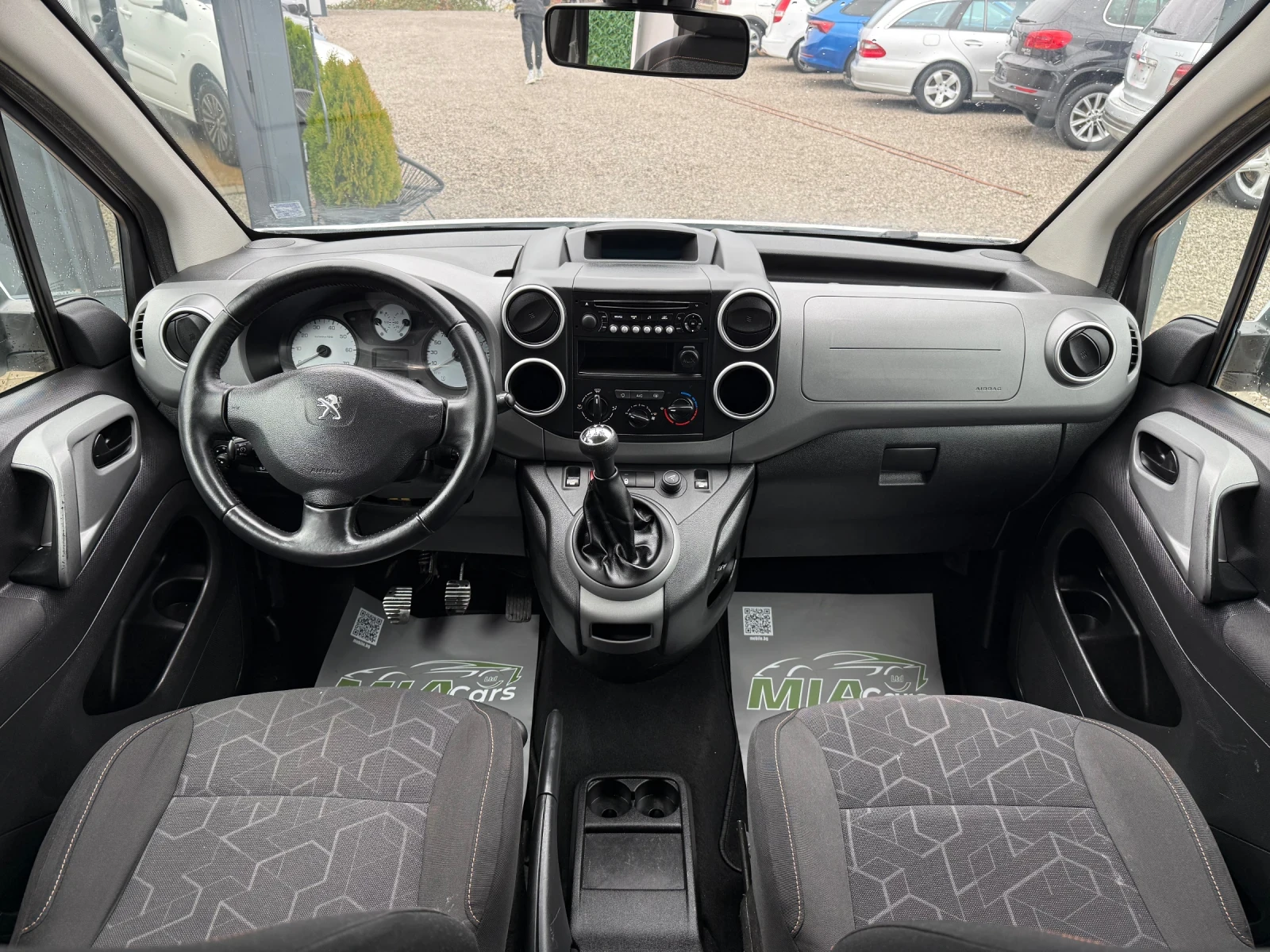Peugeot Partner 1.6HDI* 99h.p* 2017* EURO6* ПЪТНИЧЕСКО, снимка 9 - Автомобили и джипове - 53977558