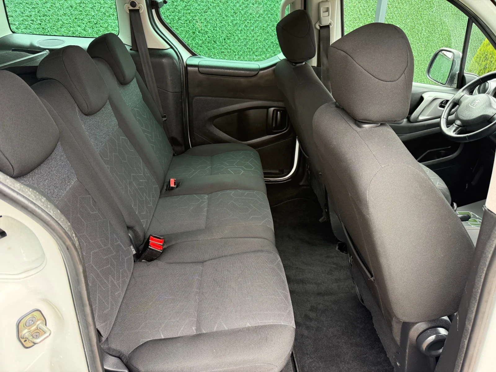 Peugeot Partner 1.6HDI* 99h.p* 2017* EURO6* ПЪТНИЧЕСКО, снимка 10 - Автомобили и джипове - 53977558