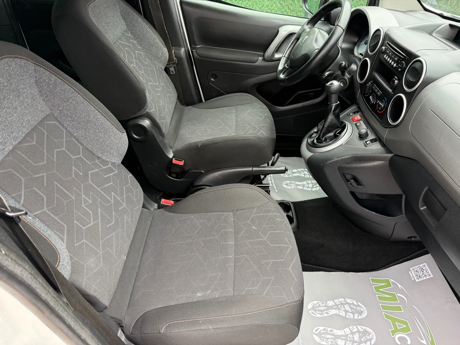 Peugeot Partner 1.6HDI* 99h.p* 2017* EURO6* ПЪТНИЧЕСКО, снимка 11 - Автомобили и джипове - 53977558