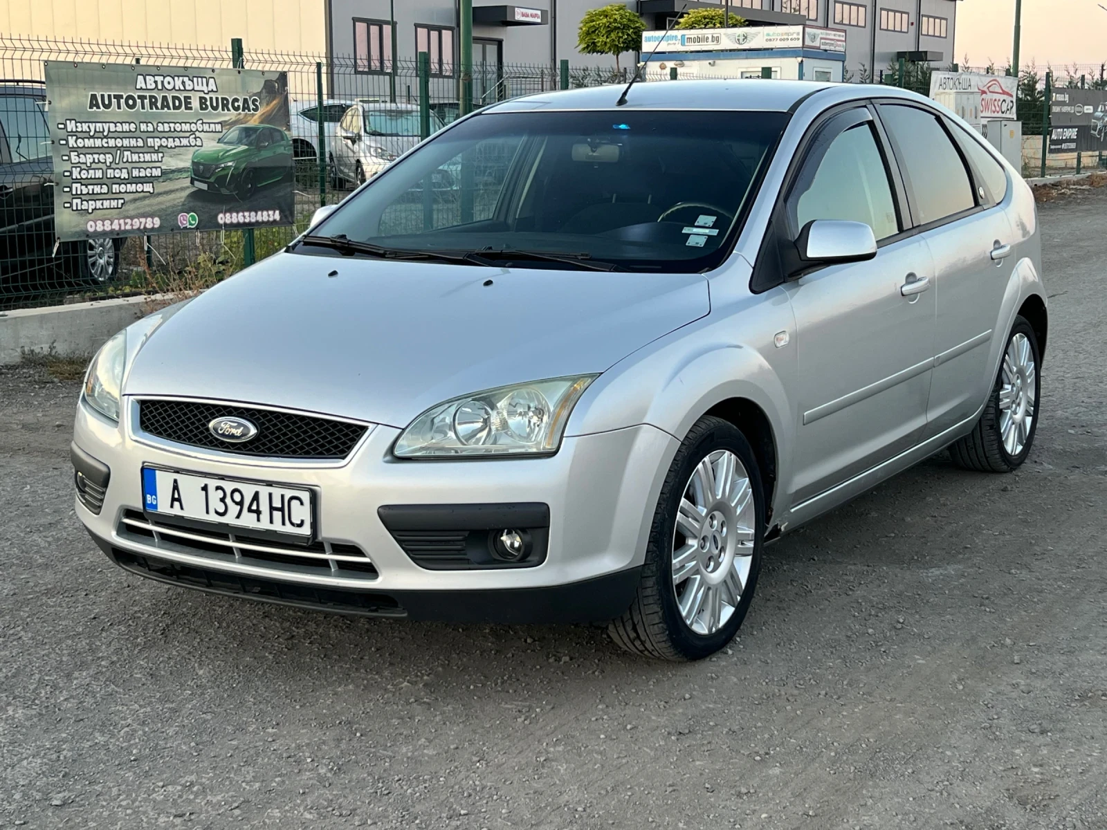 Ford Focus 2.0i Автомат, снимка 3 - Автомобили и джипове - 53990975