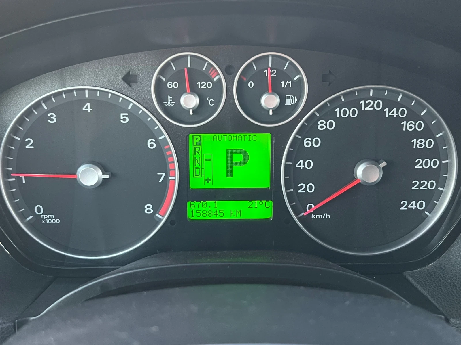 Ford Focus 2.0i Автомат, снимка 13 - Автомобили и джипове - 53990975