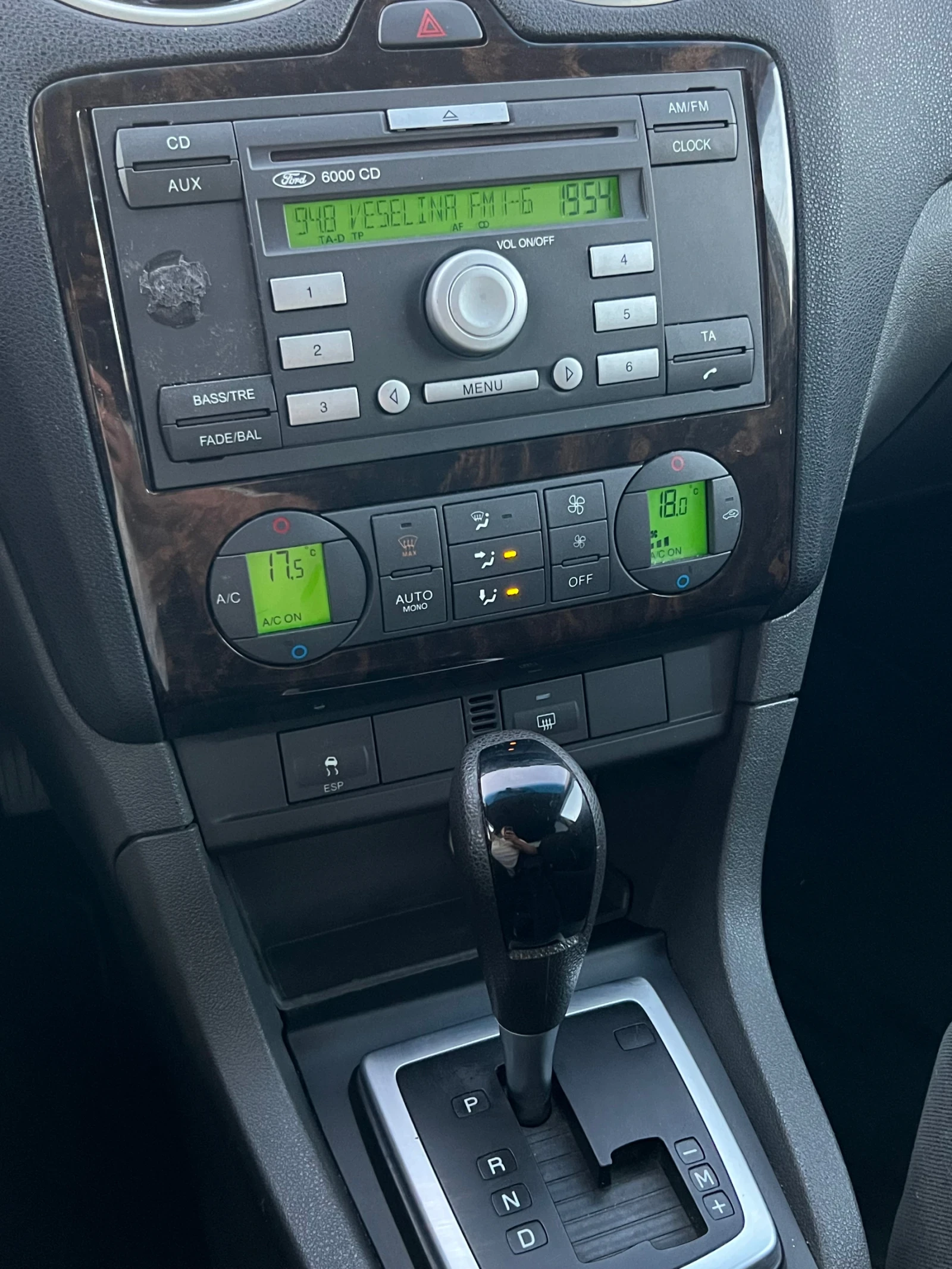 Ford Focus 2.0i Автомат, снимка 14 - Автомобили и джипове - 53990975