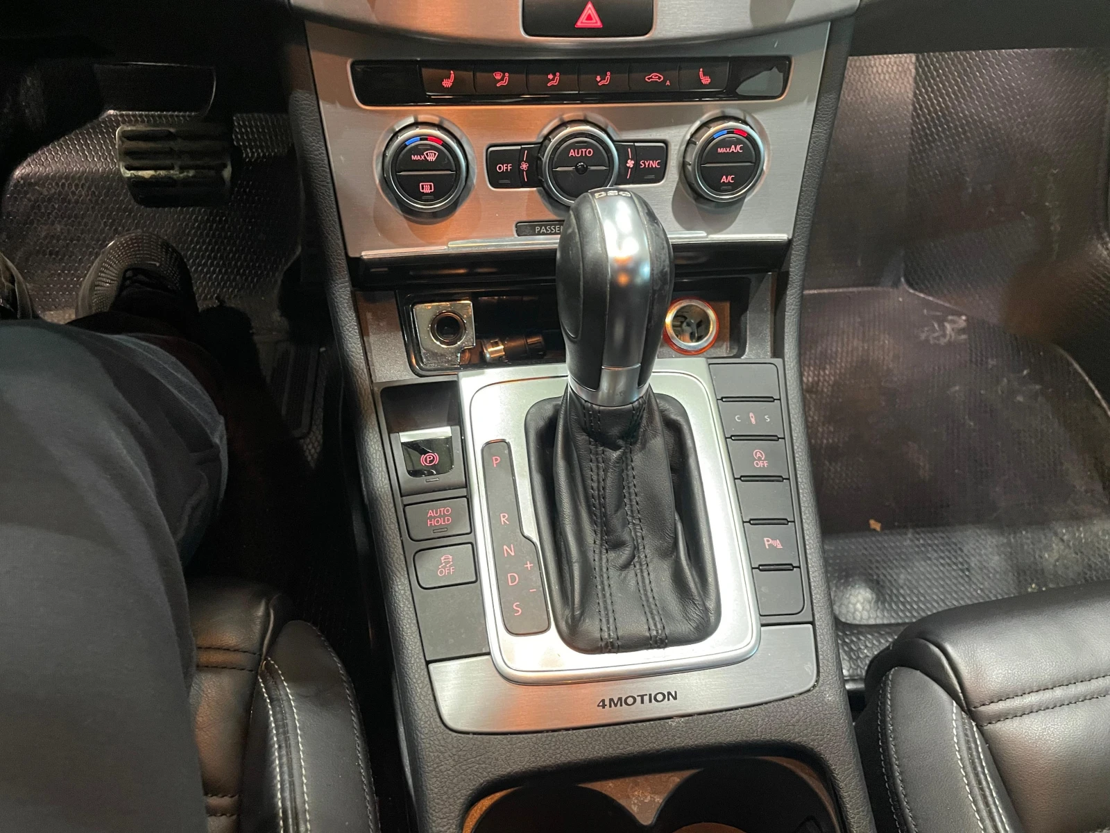 VW CC 2.0 TDI ! 4Motion ! FaceLift !, снимка 17 - Автомобили и джипове - 54139272