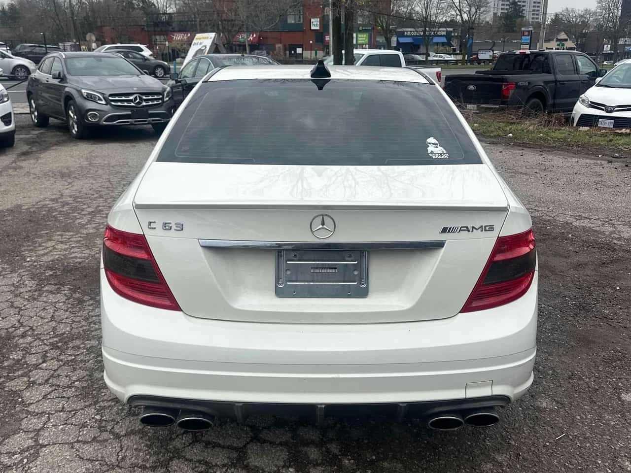 Mercedes-Benz C 63 AMG * PANO* KEYLESS* ПОДГРЕВ* 2 КЛЮЧА* , снимка 4 - Автомобили и джипове - 54213533