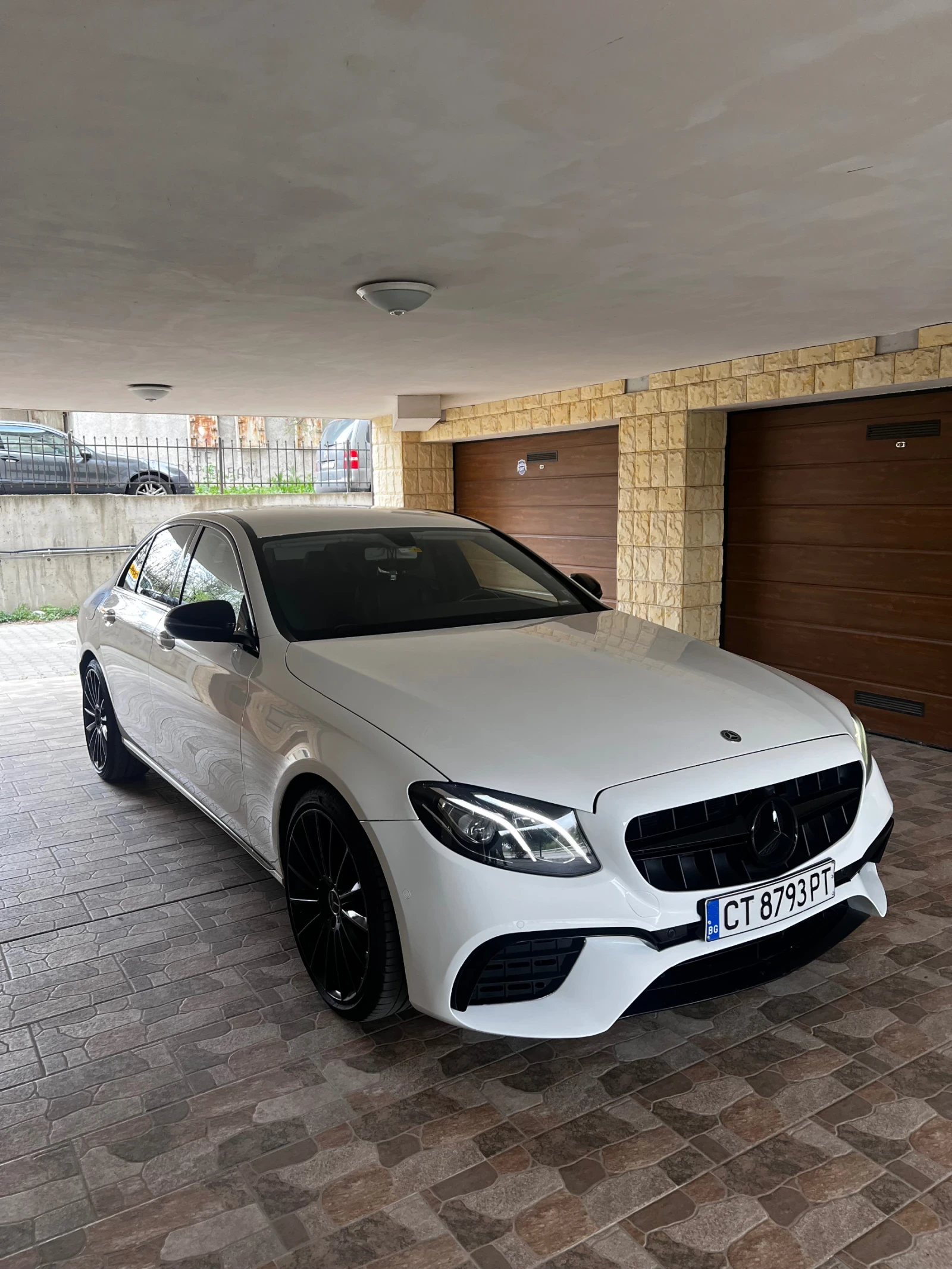 Mercedes-Benz E 220 W213, снимка 3 - Автомобили и джипове - 54543242