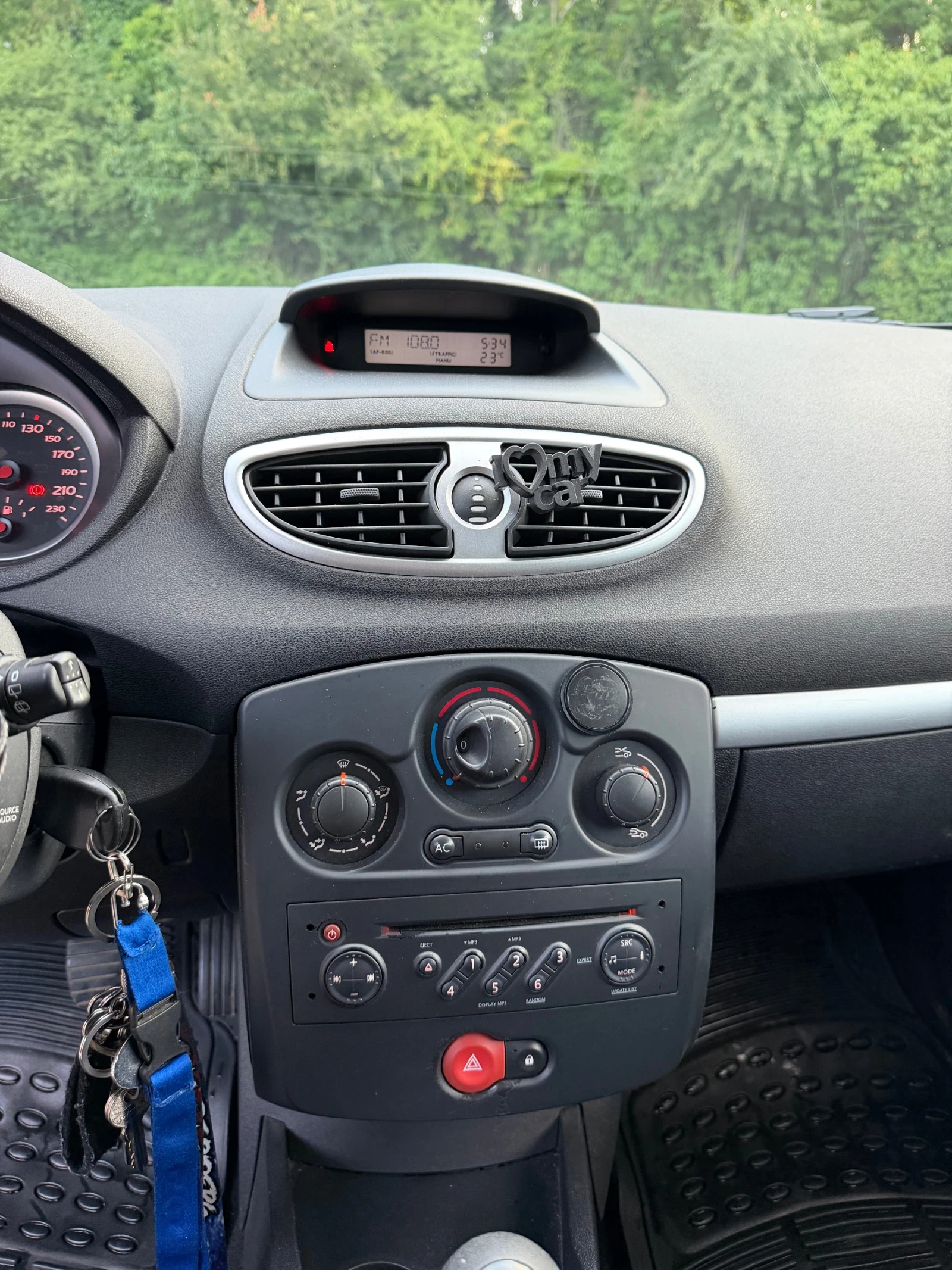 Renault Clio, снимка 11 - Автомобили и джипове - 55386040