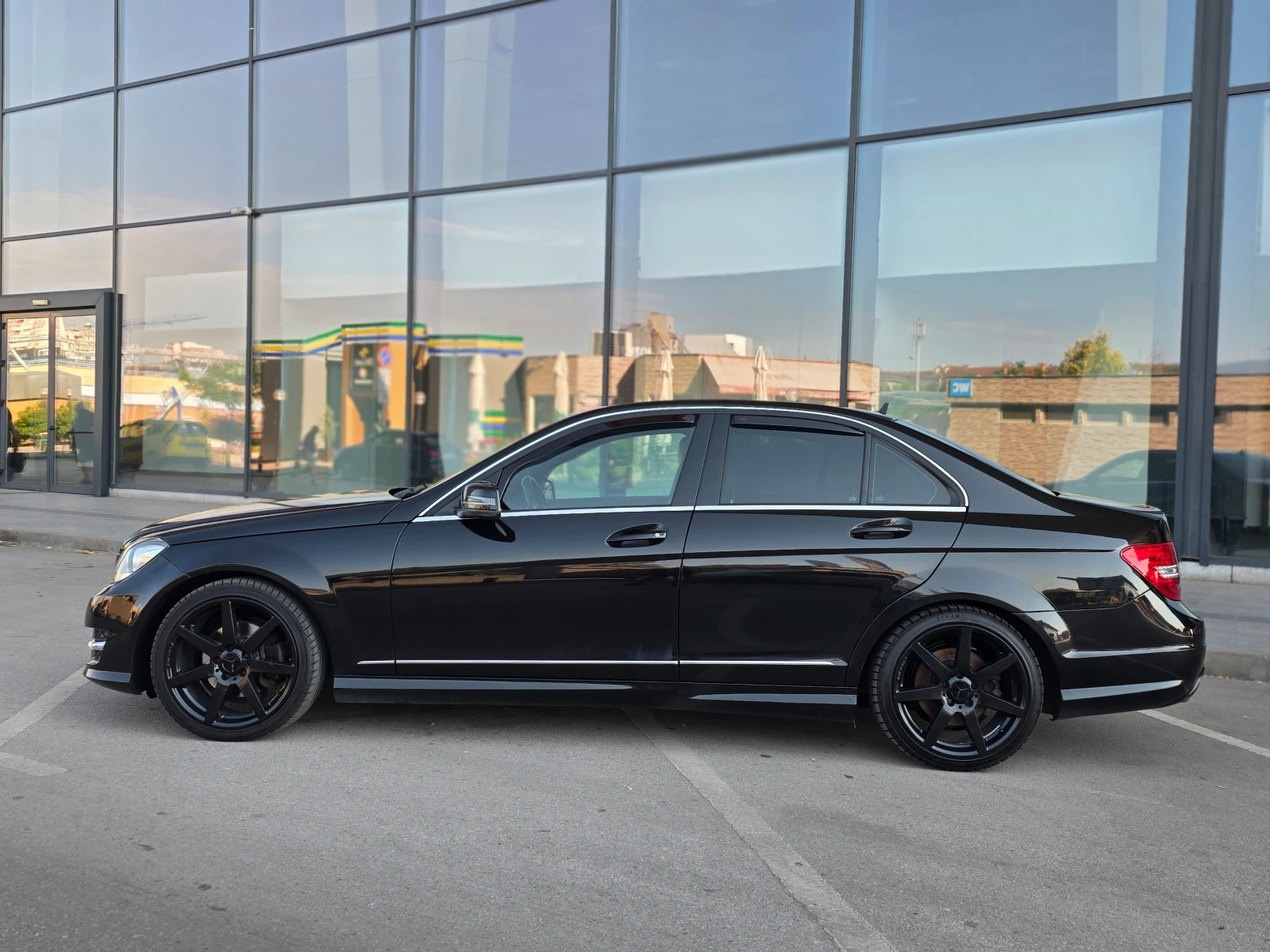 Mercedes-Benz C 220 CDI 6 МЕСЕЦА ГАРАНЦИЯ/2.2CDI AMG 170кс /Facelift, снимка 2 - Автомобили и джипове - 55569009
