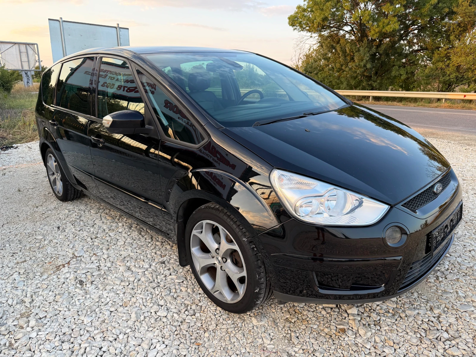 Ford S-Max 2.0TDCi/140p.s-Titanium/Panorama-7 Mesten!!!, снимка 2 - Автомобили и джипове - 55891693