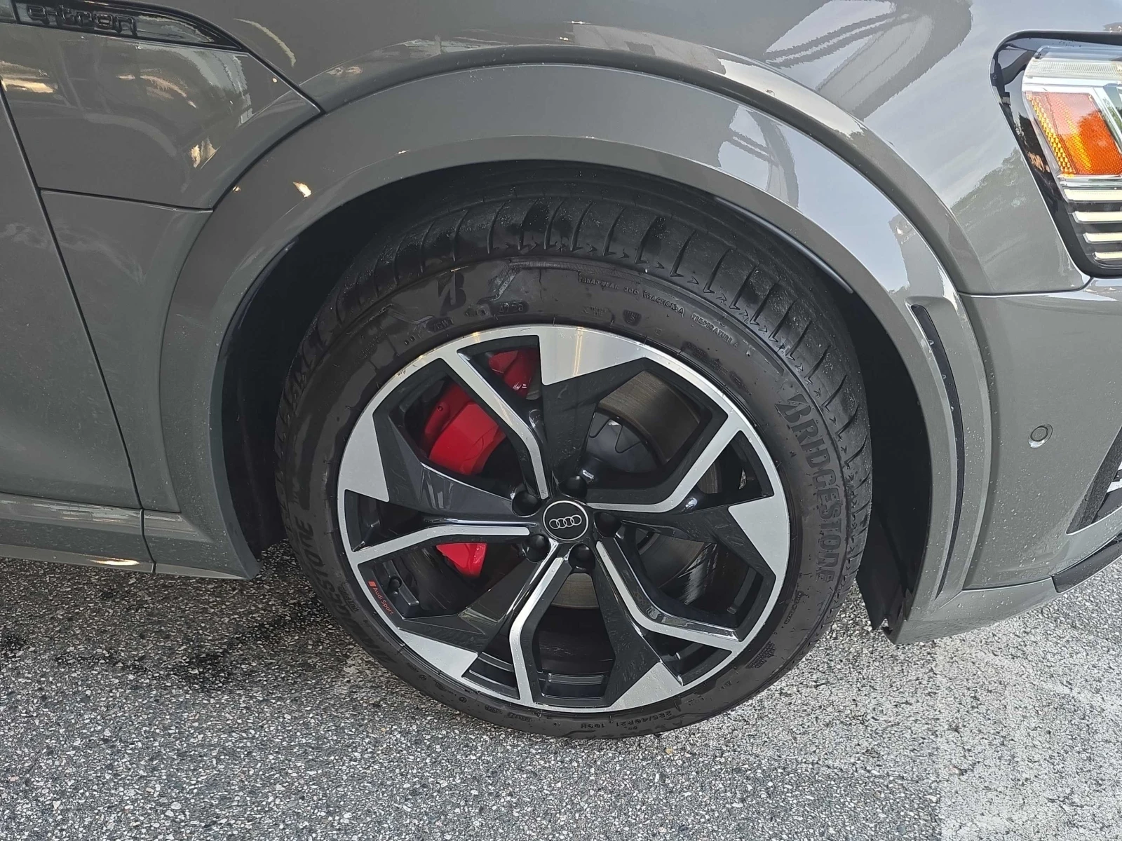 Audi SQ8 e-tron quattro * CARFAX * БЕЗ ПЪРВОНАЧАЛНА ВНОСКА, снимка 7 - Автомобили и джипове - 56126012