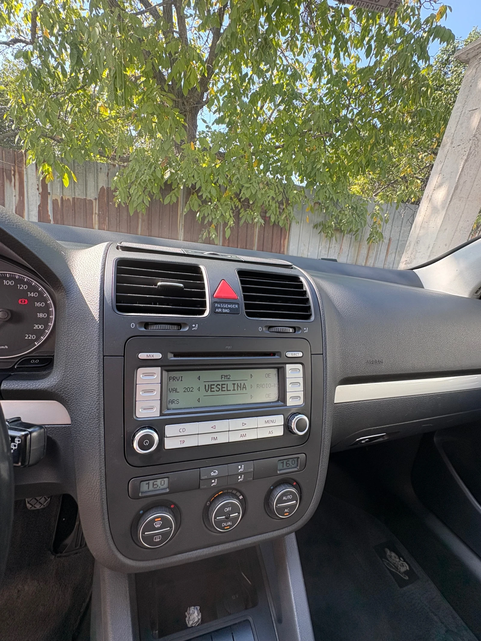 VW Golf 1.4i, снимка 9 - Автомобили и джипове - 56168076